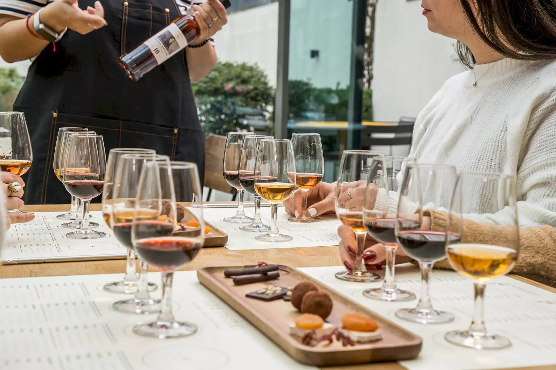 A guided Port tasting in progress at Canto de Luz in Porto