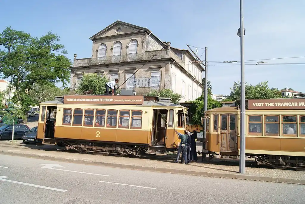 Image for Porto Public Transport Guide: Metro, Buses, Tickets & Travel Tips